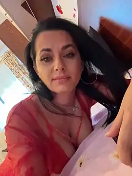 Hotmomcheckk_ stripchat live cam model
