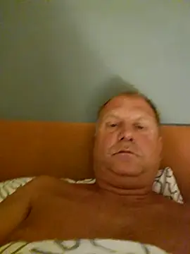 Demik71 stripchat live cam model