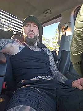 Beardedtattood stripchat live cam model
