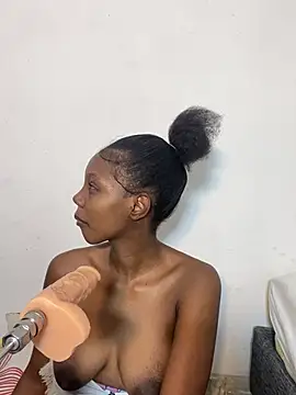 Meegannhill stripchat live cam model