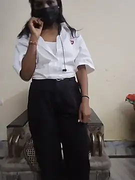 Rishi-cute1 stripchat live cam model