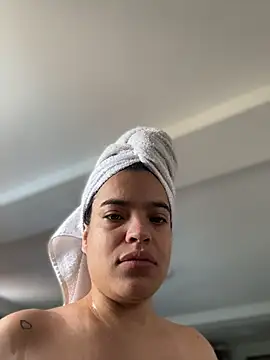 JuanitaMore01 stripchat live cam model