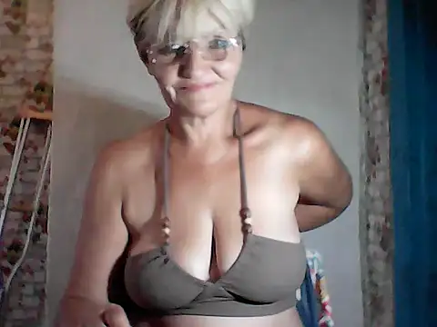 NikaGold455 stripchat live cam model