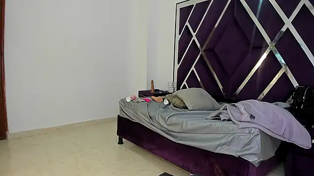 kiaraht stripchat live cam model
