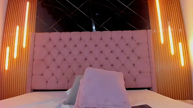 AinaPink stripchat live cam model