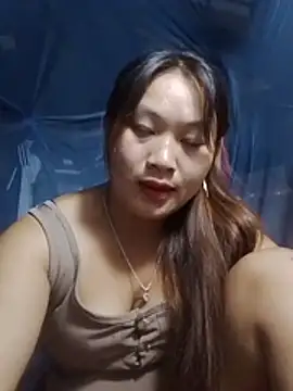 Lan-oanh stripchat live cam model