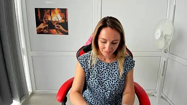 LilyDreamm stripchat live cam model