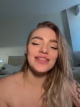 HugeBoobsAlice stripchat live cam model