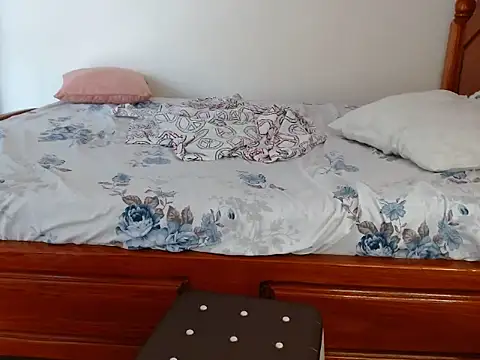 savage_laura stripchat live cam model
