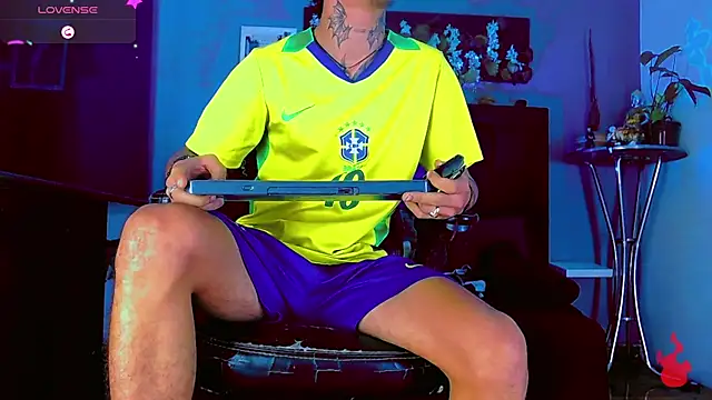 HannibalLester stripchat live cam model