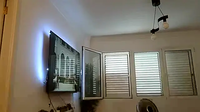 yanick931 stripchat live cam model