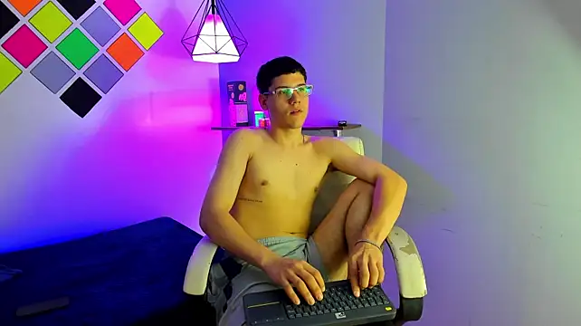 luca_white stripchat live cam model
