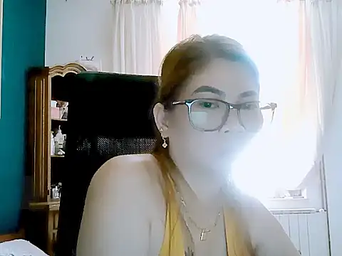 Miyamor05 stripchat live cam model