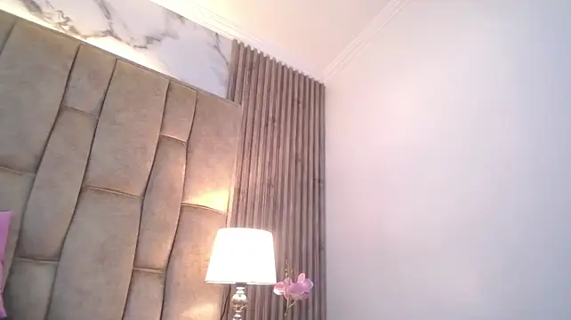 Hannagarces stripchat live cam model
