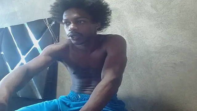Larry-n-clouds stripchat live cam model