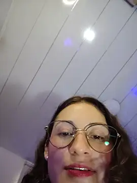 lindasyt stripchat live cam model