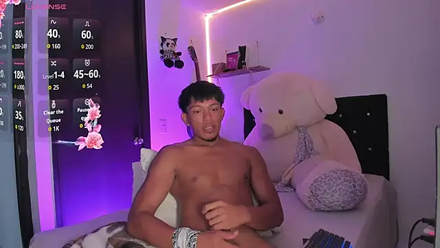 santinaughty stripchat live cam model