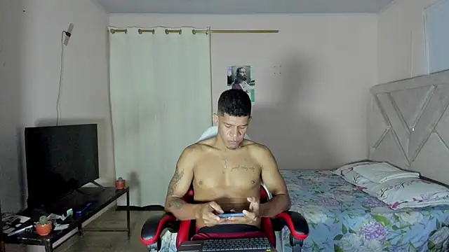 Toptony22 stripchat live cam model