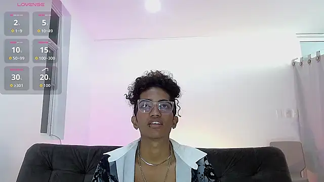 triiangel_latinboy stripchat live cam model