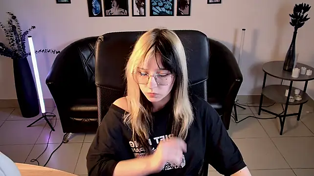 NyxCalderra stripchat live cam model