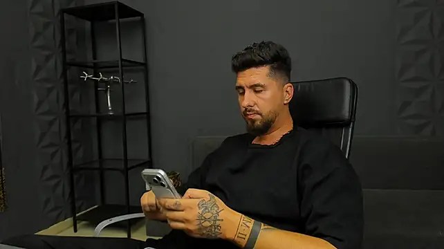 LoganStroud stripchat live cam model