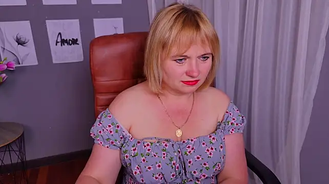 KiraSmiling stripchat live cam model
