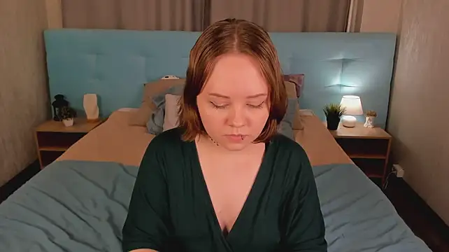 Tara-Linn stripchat live cam model