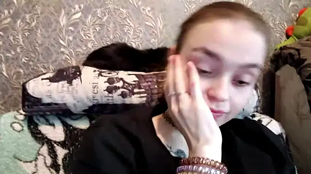 CaraDelevingnee stripchat live cam model