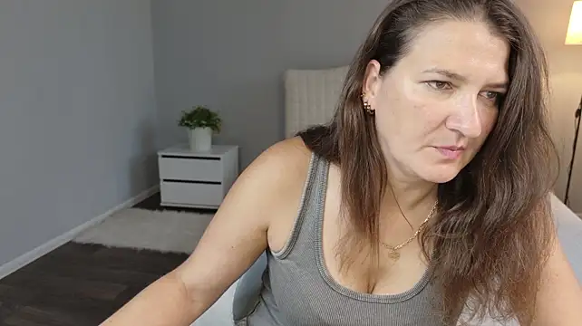 SilviaFreeya stripchat live cam model