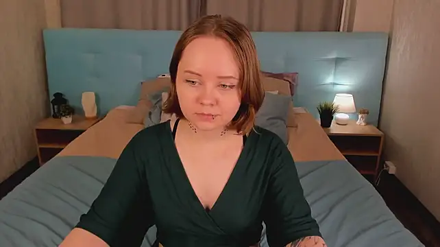 Tara-Linn stripchat live cam model