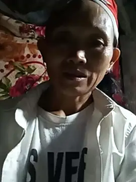Nguyen_Emaa stripchat live cam model