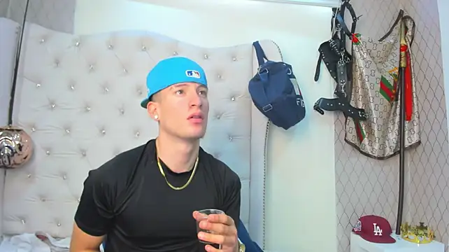 HunterHeat_ stripchat live cam model