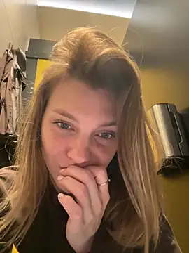 ValenciaShock stripchat live cam model