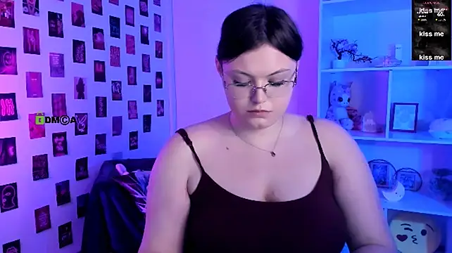 nikole_kitt stripchat live cam model