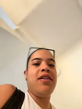 JuanitaMore01 stripchat live cam model