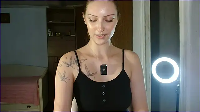 RuxaShade stripchat live cam model