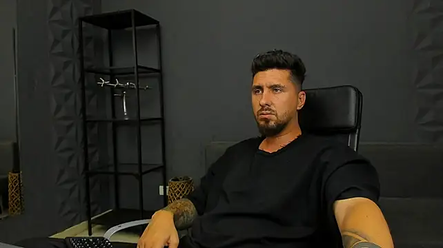 LoganStroud stripchat live cam model