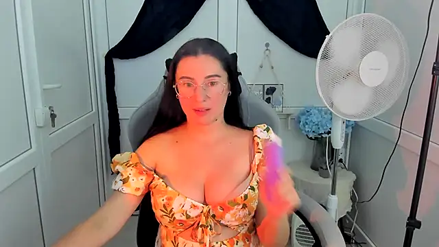 ChloeVibee stripchat live cam model