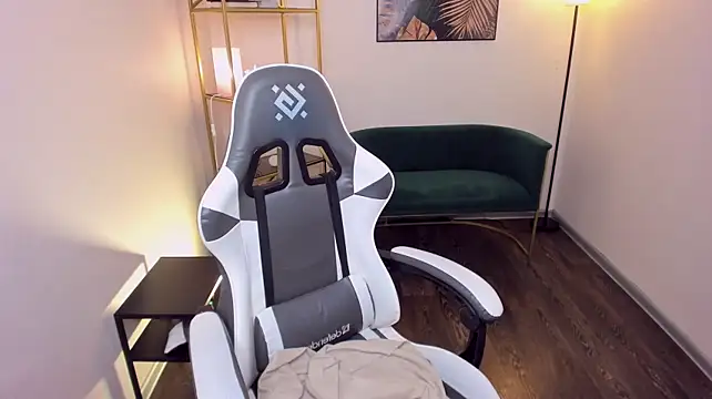 Sweetytrip stripchat live cam model