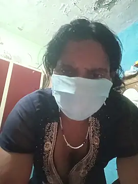 AadikiAunty stripchat live cam model