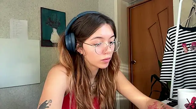 meowskyy stripchat live cam model