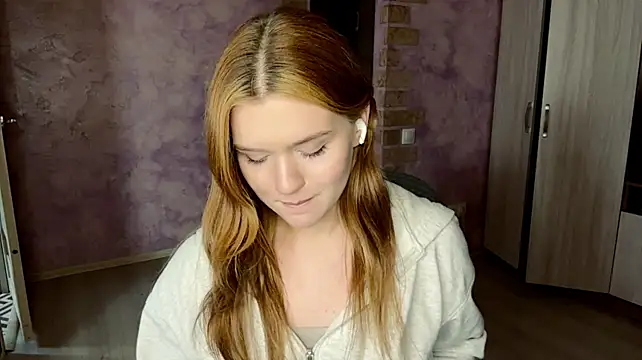 DoraDolce stripchat live cam model