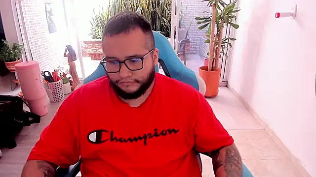 VINCEDMAGLIOO stripchat live cam model