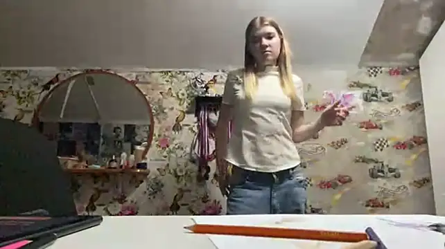 VerdaGormly stripchat live cam model