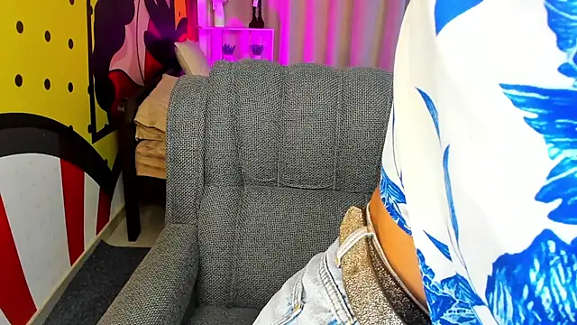 Kissamya stripchat live cam model