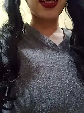 molymeneses stripchat live cam model