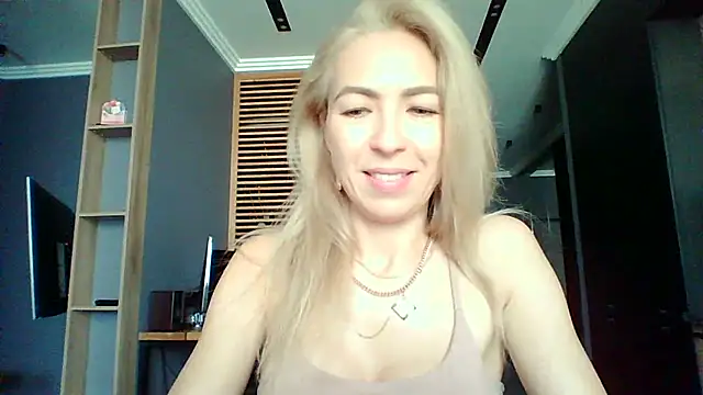 Ivvona stripchat live cam model