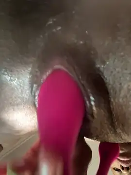 Juicyyumm stripchat live cam model