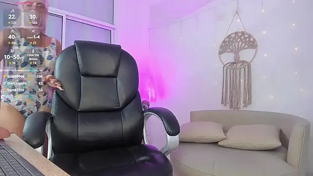 tiny_isawii stripchat live cam model