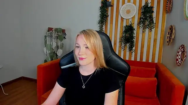 ElaraVoltage stripchat live cam model